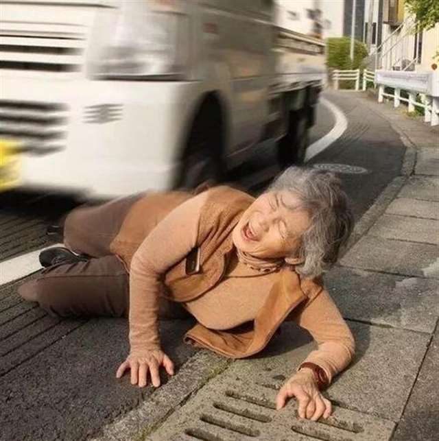 88岁日本老太以碰瓷自拍成网红,开启演技人生