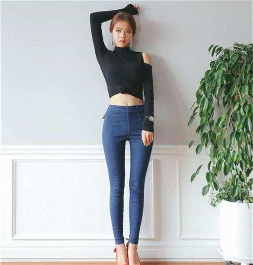 紧身裤凸翘穿出满满女人味, 姑娘这美的心都萌化了!