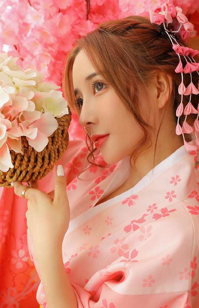 清新甜美的和服美女,粉嫩迷人写真,可爱又迷人!