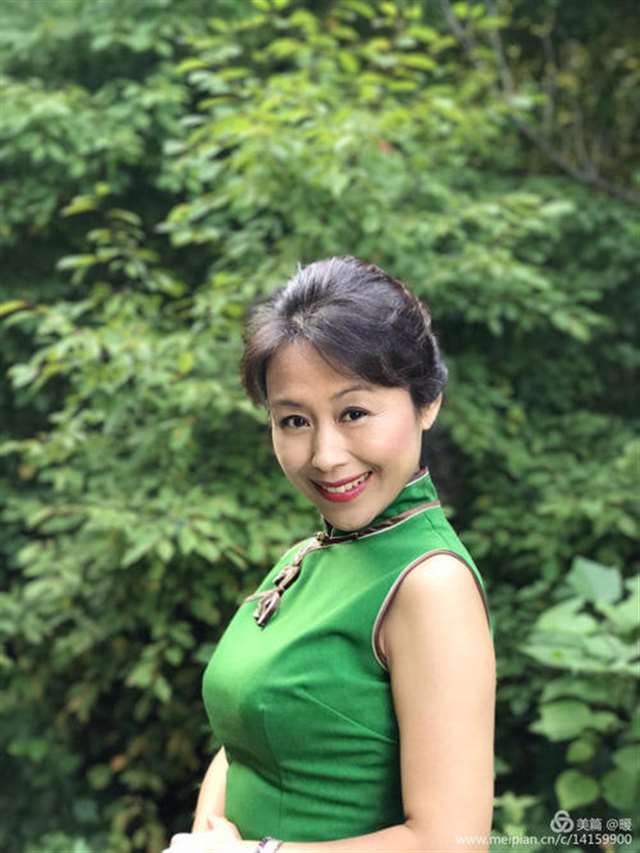 50岁的女人,拈花微笑,沉默如雷,下半生唯一的敌人是