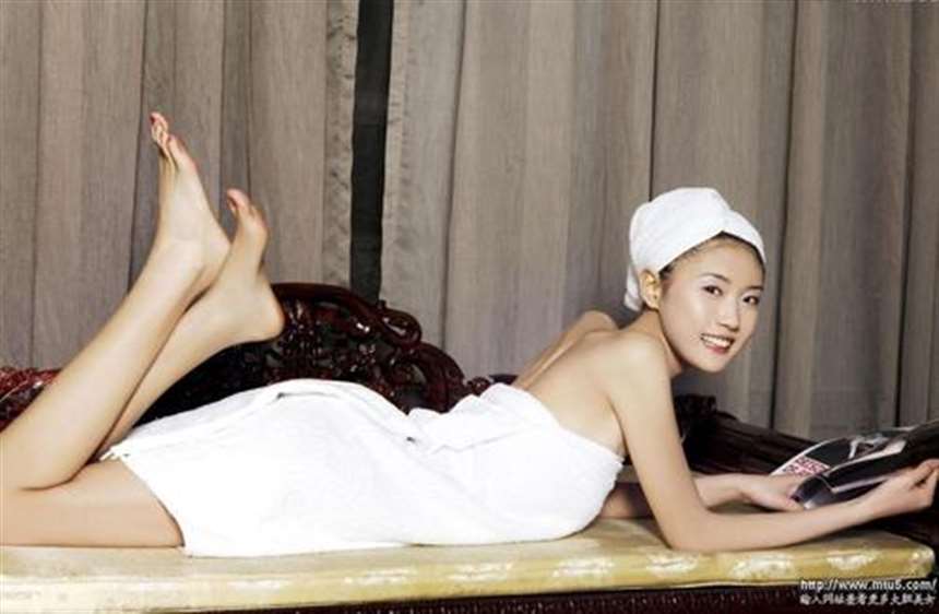 国模美女婷婷芊芊玉足(9)