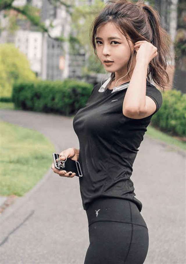 紧身打底裤,穿出成熟女人气质,特别吸引目光