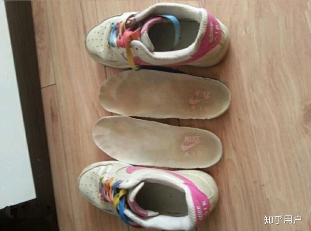 女生的马丁靴什么味道 女生穿靴子脚臭吗