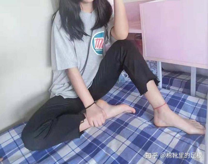 为什么总有人觉得女生的脚不臭?