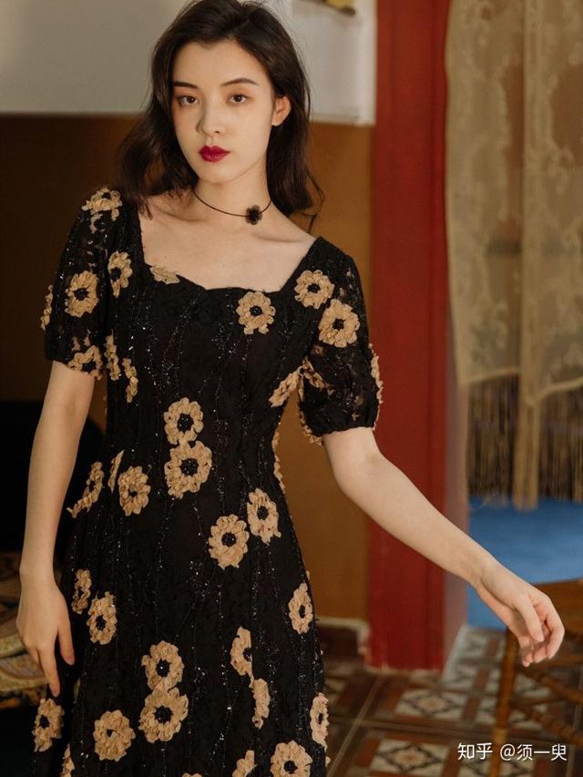 什么领子的衣服显胸大