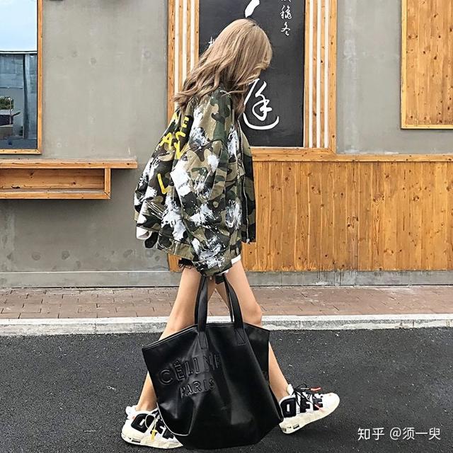 什么领子的衣服显胸大