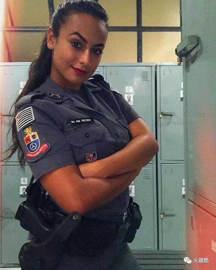 超级丰满大爆乳女警察免费不卡,看起来就十分丰满,体型十分健壮