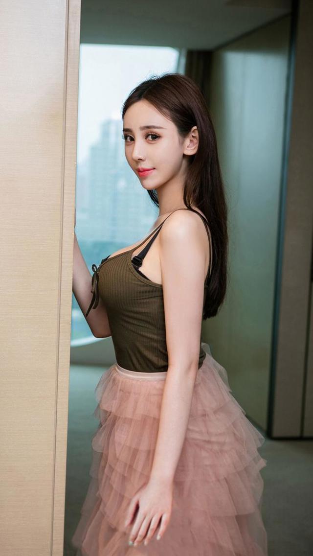 大胸性感美女爆乳翘臀诱惑翘臀火辣写真图片