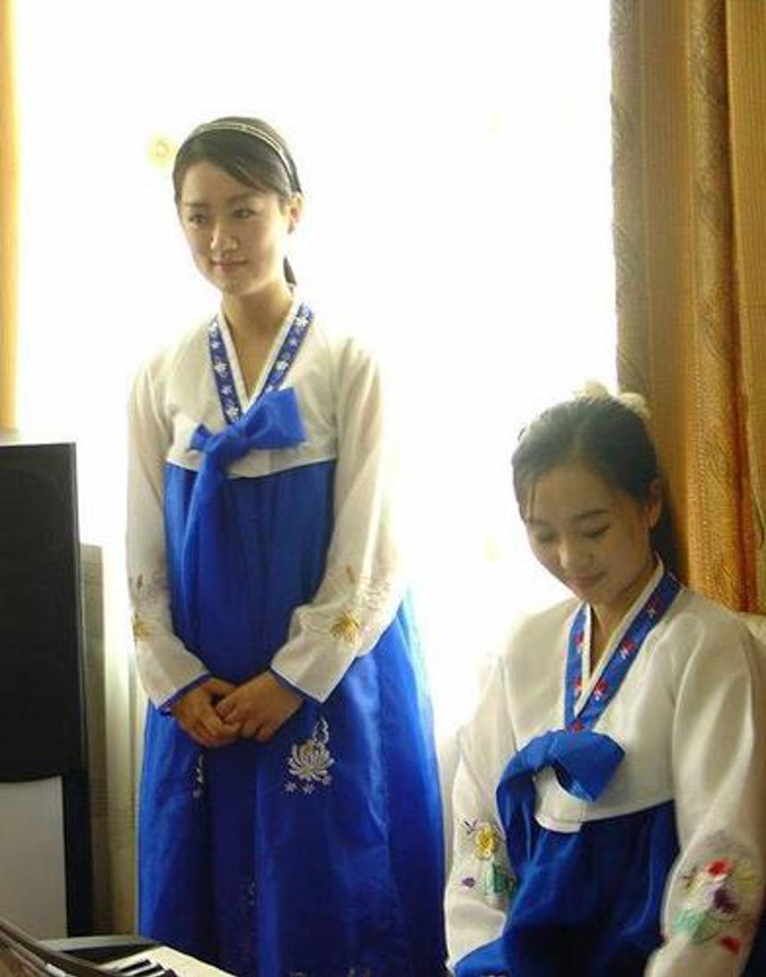 (图片5)精美图片&nbsp;朝鲜女人抓拍照总让人心头一颤(图片5)原图下载