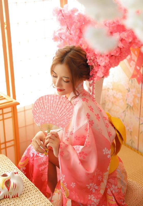 日本和服美女粉嫩樱花性感美腿制服诱惑写真图片