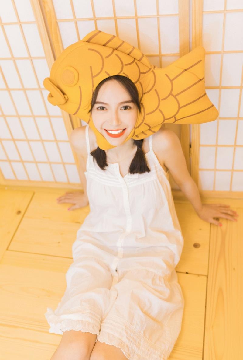 日本美女模特白皙肌肤美腿性感私房写真图片