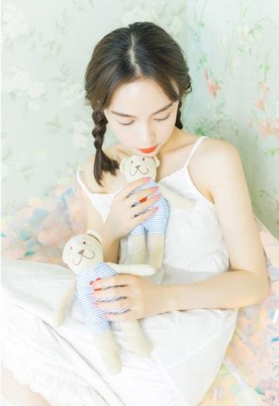 日本美女模特白皙肌肤美腿性感私房写真图片