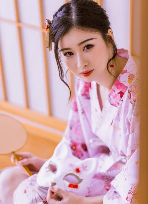 日本风俗媚娘和服下成熟的酮体大尺度姿势写真