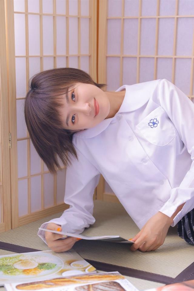 日本短发小妹妹运动制服可爱性感诱惑图片