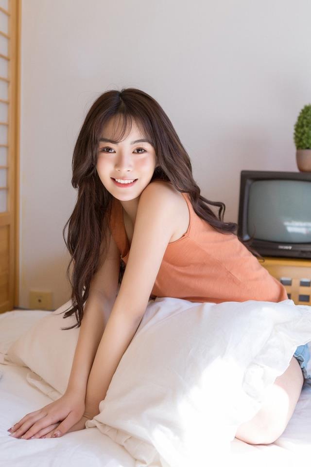 日本长腿美女模特青春靓丽前凸后翘性感写真
