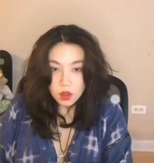 斗鱼猡鹿鹿中秋录播视频 掀开裙子违规直播视频截图 已被封禁