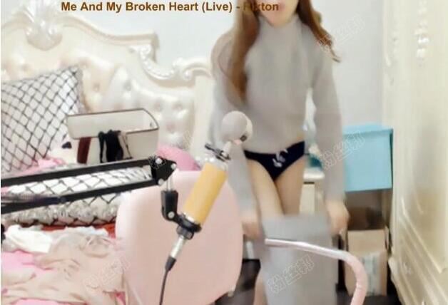 熊猫tv女主播伊诺福利视频走光图片，换衣服忘关摄像头，粉丝可以大饱眼福啦