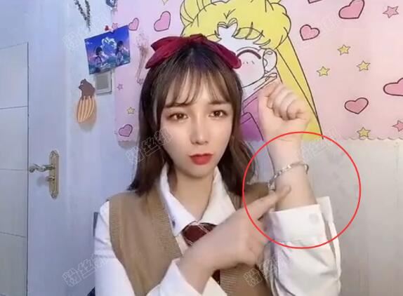 抖音“芝芝桃桃”视频事件是什么梗，网红芝芝桃桃JK口罩视频资源，真的痉挛了？