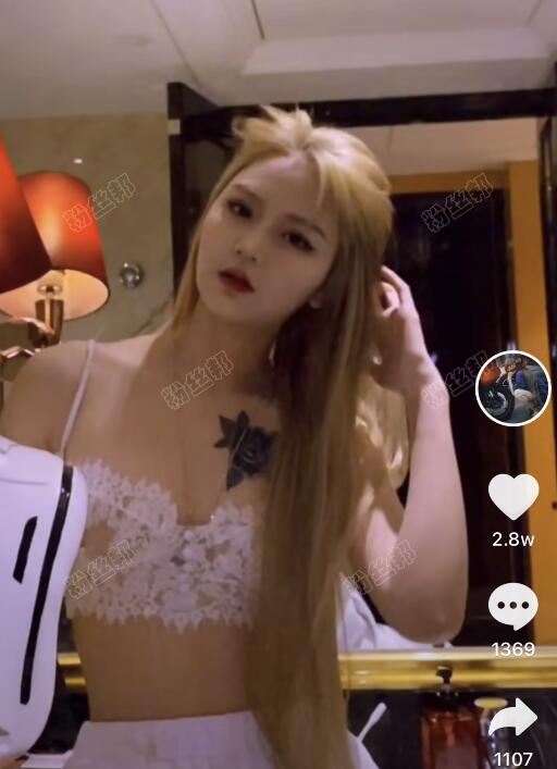 抖音胖乐直播睡觉回放视频，胖乐裸睡踢被子福利图片，48秒5.2M视频爆红