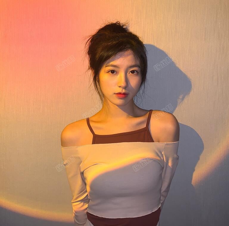 抖音水冰月个人资料简介，被爆9分32秒大学视频，水冰月性感福利生活照写真