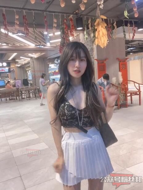 抖音小兔姬直播百度云不雅录屏事件，小兔姬吐奶涉黄比奶心，已用最新小号回归