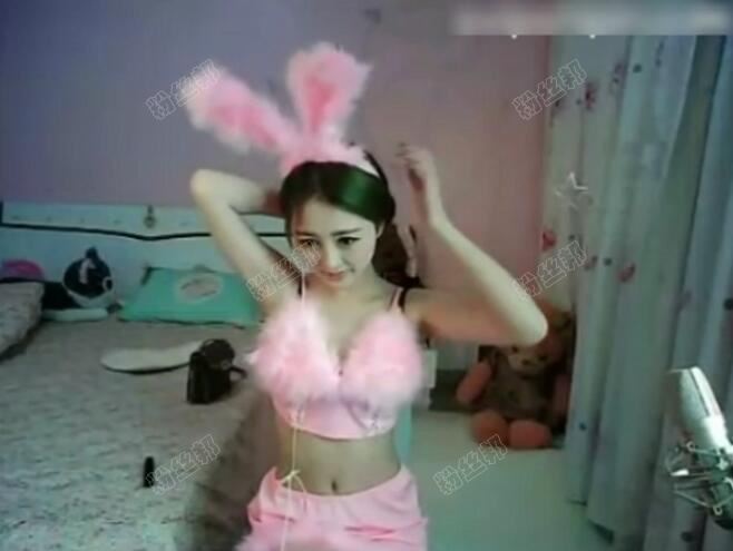 熊猫TV请叫我青春初恋蜜糖不雅视频事件，土豪开价2万让其与人发生关系