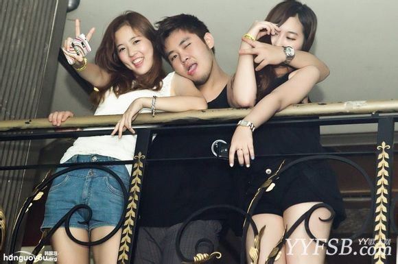 组图：韩国首尔富人区清潭洞夜店的夜店生活