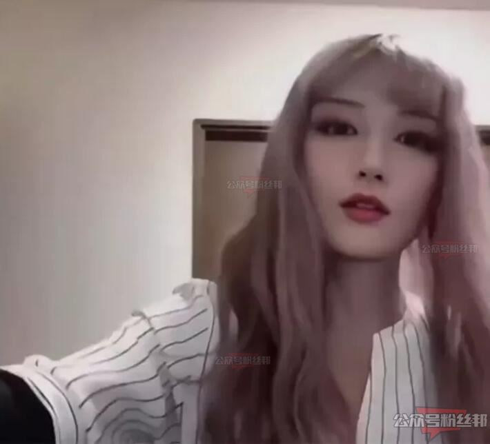 美女主播忘关摄像头，下播后直播摘下头套，上演真实版“画皮”