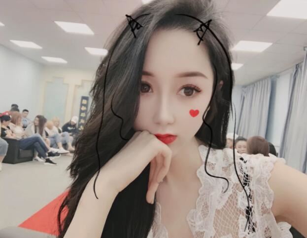 快手董莹莹个人资料简介，刘一手老婆小莹莹微博被睡床照事件