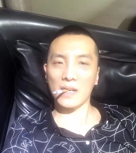 万振涛照片资料 YY烟台土豪七夜万振涛身价富豪榜