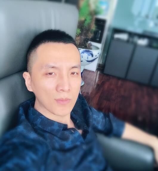 万振涛照片资料 YY烟台土豪七夜万振涛身价富豪榜