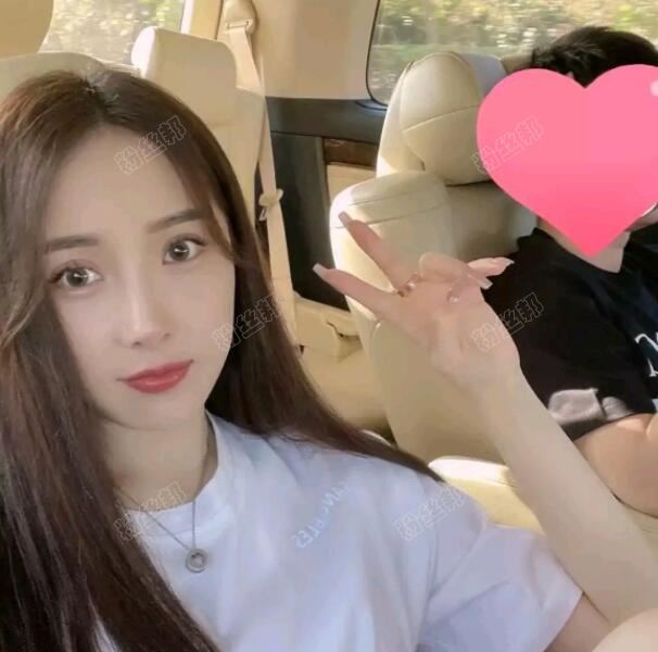 阿哲老婆婚纱照曝光，将在5月举办婚礼，哲嫂孙姗姗做过模特颜值真高