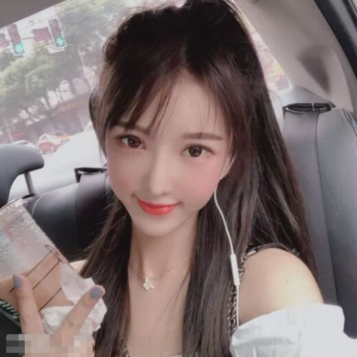 斗鱼南妹儿直播露底，露出红色内裤被封禁，事后表态又要凉了