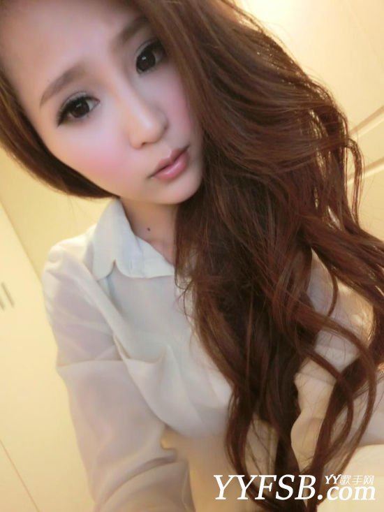 女主播阿莓莓洗澡被全程直播 海量正面照曝光(图)