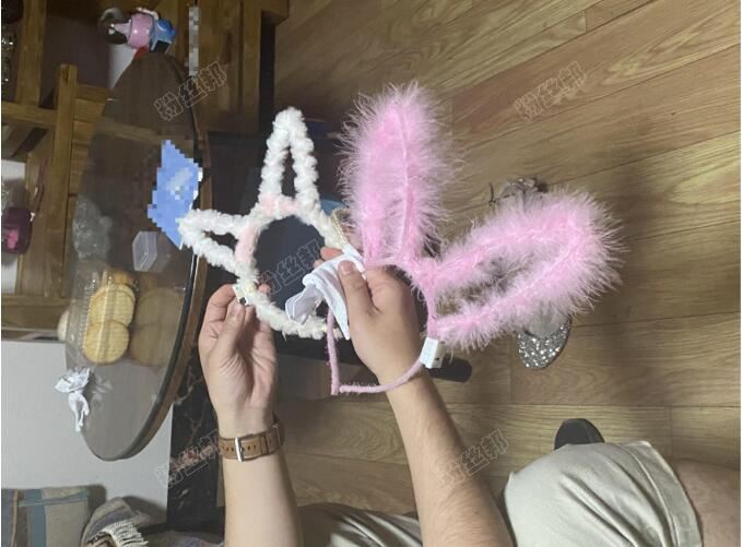 快手13岁女孩赵小贝被父亲要求直播引流，售卖自己强奸女儿不雅视频资源