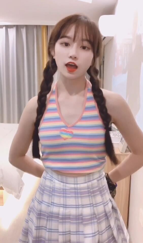 抖音不见星空个人资料图片，不见星空视频资源，因高颜值91手势爆红