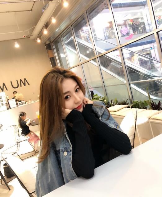 抖音17岁美女温婉个人资料简介 才艺相貌双全小温婉照片微博写真