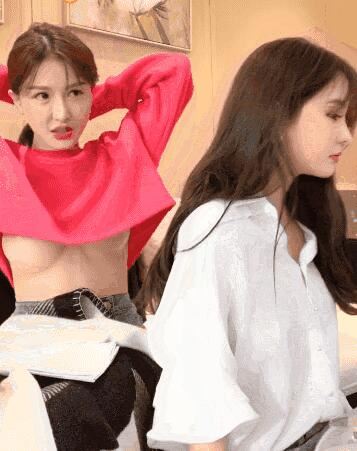 微博网红Fancystyle直播走光，事后调侃故意，“胸型”特别美