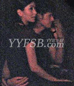 盘点夜店不雅照遭曝光的女星 “G奶女神”当众脱贴身丁字裤