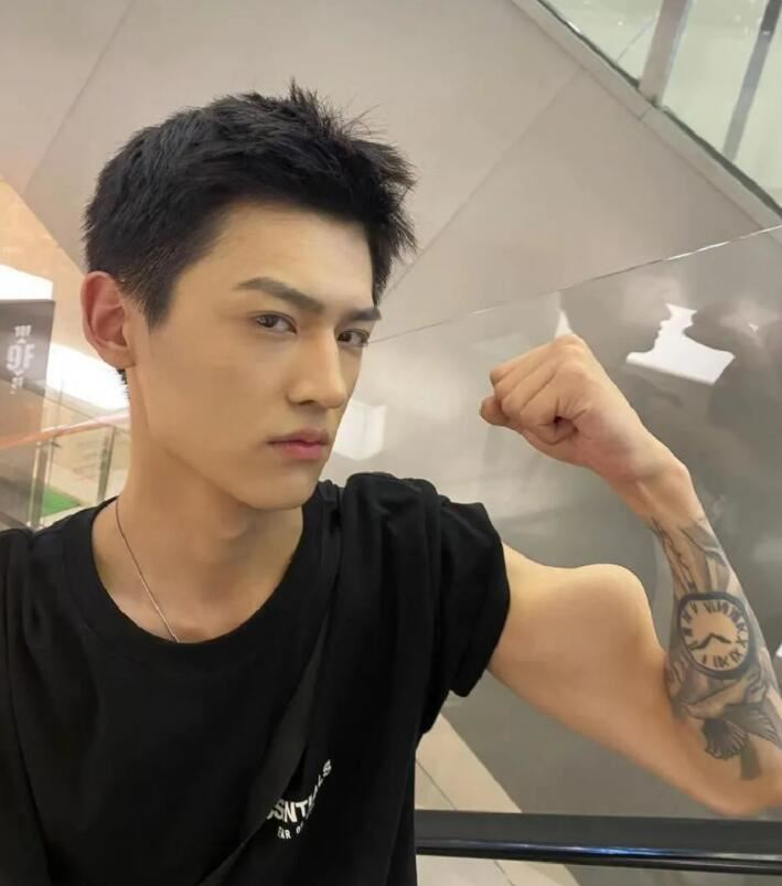 快手网红猪有蹄（周泳婷）被打，男友高纯熙家暴殴打，回应她“打气”怀孕