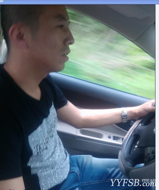 MC舞帝利哥生活照，网红教父利哥于利黑历史，过肩龙纹身照片曝光