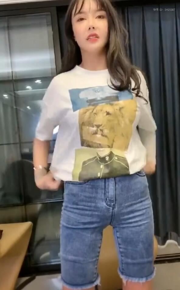 快手韩安冉带货直播，换衣服镜子反光走光，不专业直播重复“太好看”