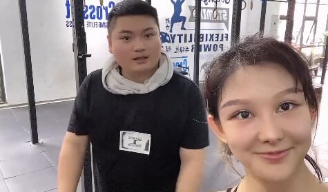 YY华矩主播凡凡A类违规，忘关摄像头出视频，直接一丝不挂出镜