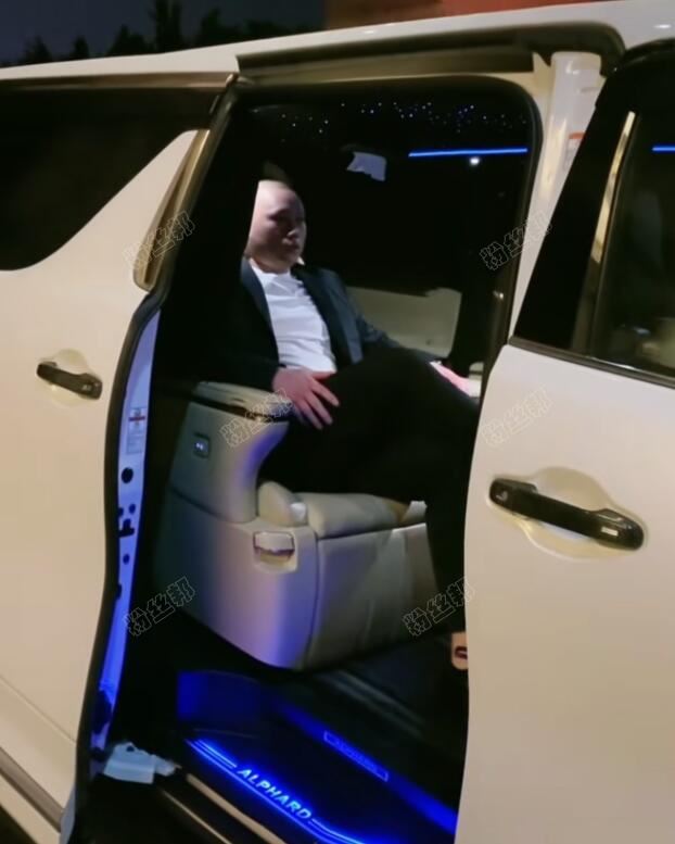 快手刘二狗被封禁退网，自爆账号余额1亿多，或因低俗直播被“保护”