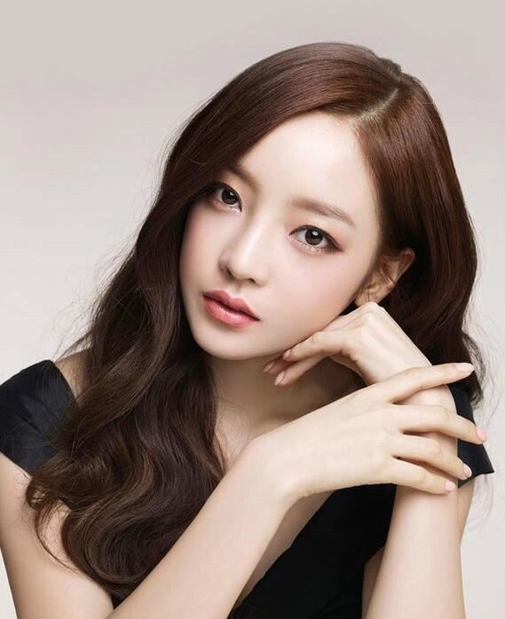 韩国歌手具荷拉个人资料简介 KARA具荷拉生活照写真微博图片