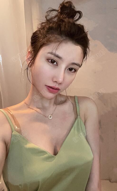 斗鱼狐狸酱大魔王个人资料，给猫洗澡好身材走光漏X，狐狸酱福利生活照