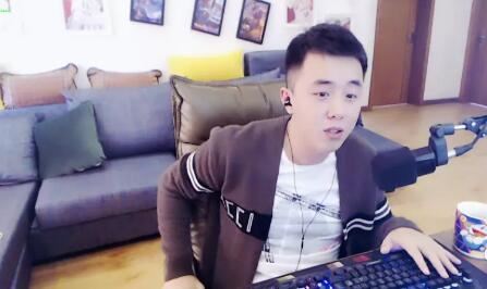 舞帝摇头驴被利哥永久冻结，言辞不当算是“废了”，铭道讲述利哥快手一场直播的营收数据！