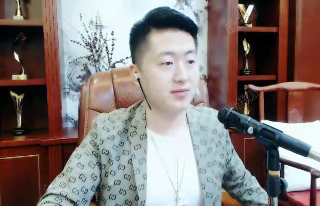 如今跟于利人气不相上下，YY小洲四周年周年庆，哦哥上线破200万榜