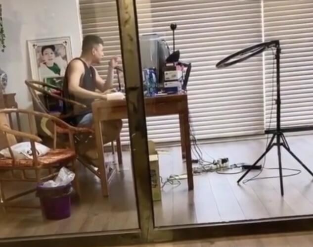 天佑重回YY开播“练兵”拉票，2小时拉票2300万票，4864人气还在