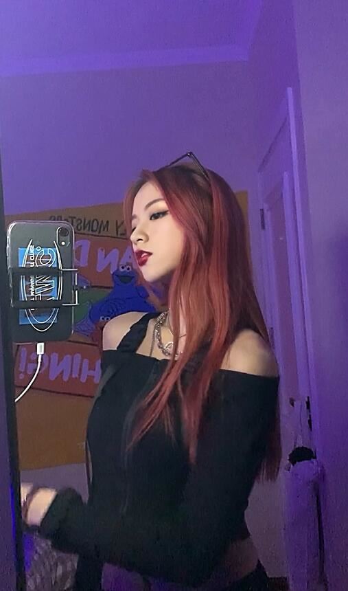 刀小刀sama个人资料简介，因抖音甩头发换装视频爆红，素颜照片壁纸